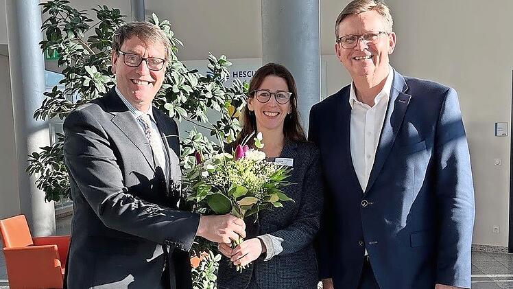 Unser Bild zeigt (von links) Gesch&auml;ftsf&uuml;hrer Alexander Zugsbradl, die neue Kaufm&auml;nnische Leiterin, Sabine Freitag, und Gesch&auml;ftsf&uuml;hrer Stephan Greb.