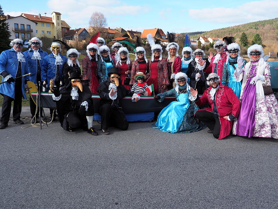 Wildes Faschingstreiben in Steinach an der Saale.