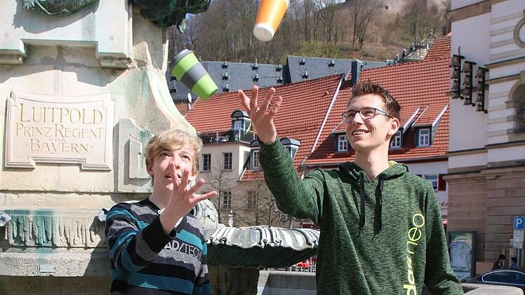 Patrick Bär (links) und Nicolas Landgraf wollen den "Kulmbecher" etablieren. Foto: Anna-Lena Deuerling