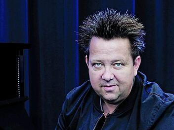 Unterhaltung hat für ihn auch was mit Haltung zu tun: Sebastian Krumbiegel, einer der Prinzen, hier solo am Klavier. Foto: Markus Wustmann
