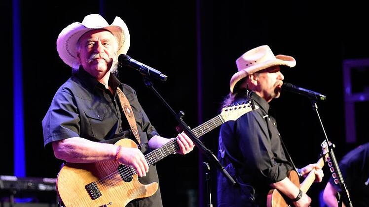 Country-Musik im Weltklasseformat: die Bellamy-Brothers bei ihrem Auftritt in der Kulmbacher Dr.-Stammberger-Halle.Foto: Stephan Herbert Fuchs