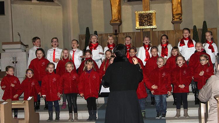Der Kinder- und Teenie-Chor mit Sonja WissmüllerG. Geiling