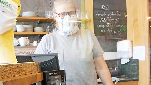 Auflegen und Geduld haben, dann klappt es auch mit der Zahlung. Foto: Niklas Schmitt