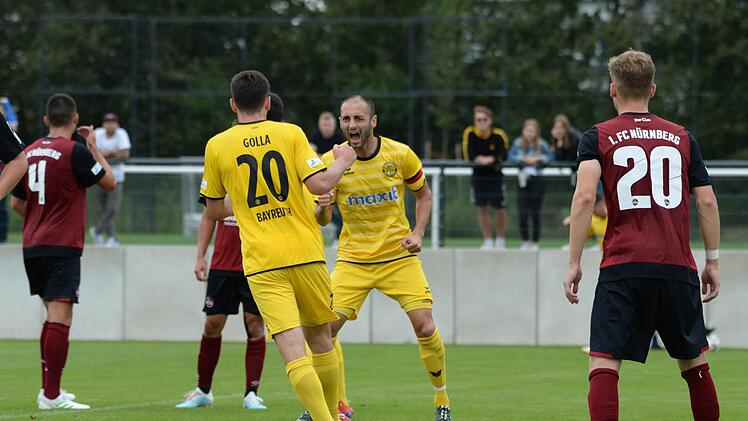 Routinier Anton Makarenko freut sich &uuml;ber seinen 1:1-Ausgleich. Foto: Peter Mularczyk