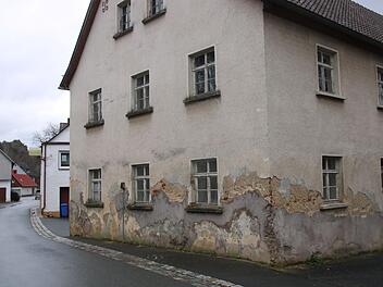 In der Thurnauer Straße ist nach dem geplanten Abriss mehrerer baufälliger Häuser ein Neubau vorgesehen. Bis zu zwölf Wohnungen könnten entstehen.