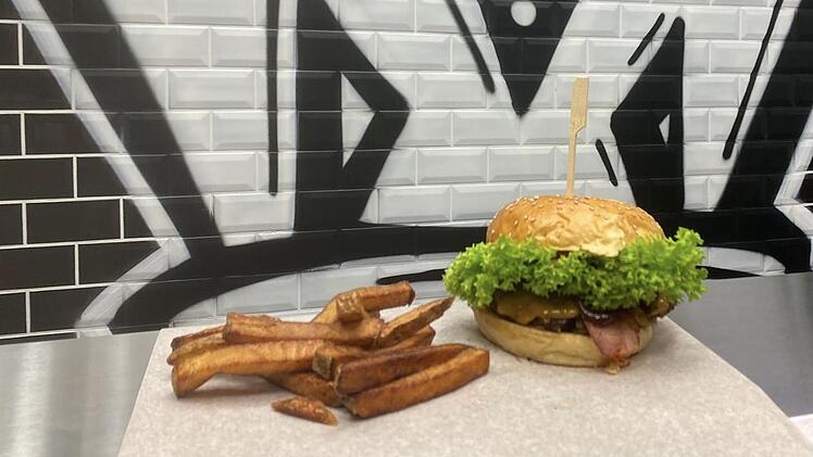 Neueröffnung in Erlangen: Burgeramt bietet auch vegetarische Burger