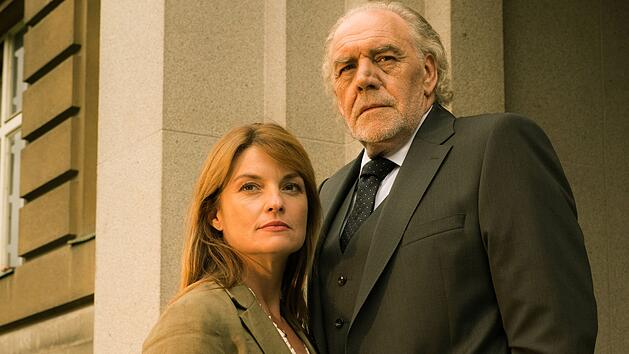 Die Anw&auml;lte Borchert (Christian Kohlund) und Dominique (Ina Paule Klink) erforschen in "Der Z&uuml;rich-Krimi: Borchert und der Schuss ins Herz" eine Familientrag&ouml;die sowie kriminelle Machenschaften um Waffengesch&auml;fte.