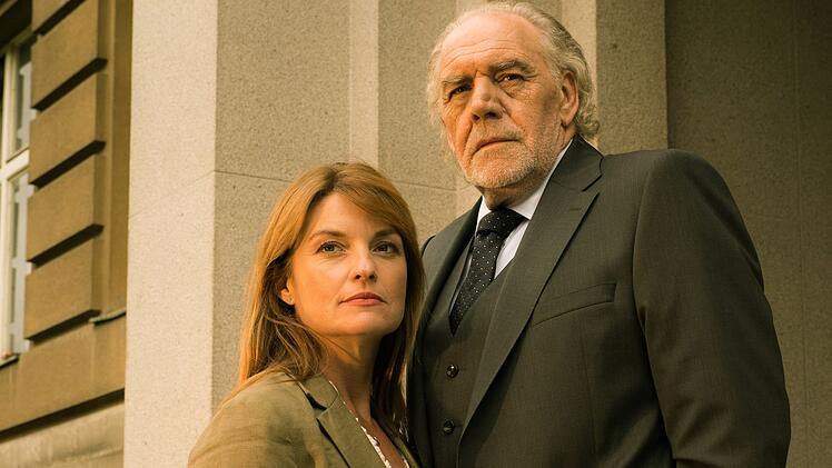 Die Anw&auml;lte Borchert (Christian Kohlund) und Dominique (Ina Paule Klink) erforschen in "Der Z&uuml;rich-Krimi: Borchert und der Schuss ins Herz" eine Familientrag&ouml;die sowie kriminelle Machenschaften um Waffengesch&auml;fte.