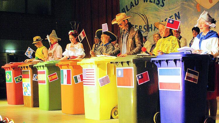 Ein Markenzeichen des Blau-Weiß-Fasching: Die spöttischen Tonnen.
