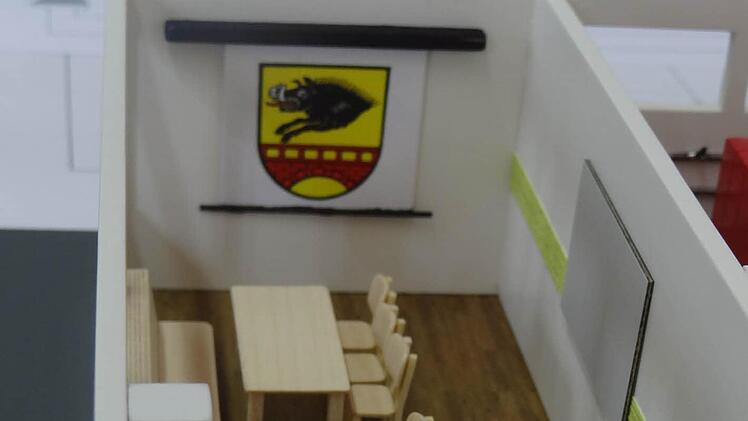 Eine Eckbank im Aufenthaltsraum - eine Idee, die bei Bürgermeister Jürgen Hennemann sehr gut ankommt.