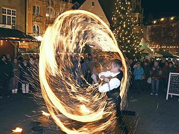 Feuerküstler Markus Just in Aktion Foto: Peter Rauch
