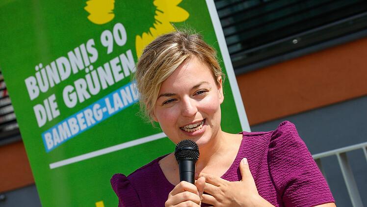 Die Spitzenkandidatin von Bündnis 90/Die Grünen in Bayern, Katharina Schulze, war am Mittwoch in Hallstadt zu Gast.   Foto: Matthias Hoch