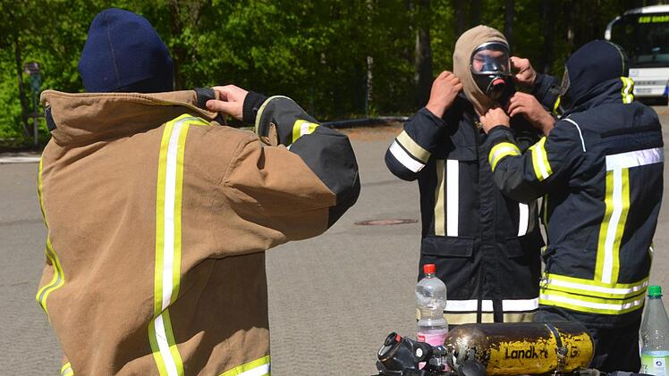 Übung der Feuerwehren des Landkreises Bad Kissingen und der Bundeswehr-Feuerwehr im Atemschutzzentrum in Oberthulba. Peter Rauch
