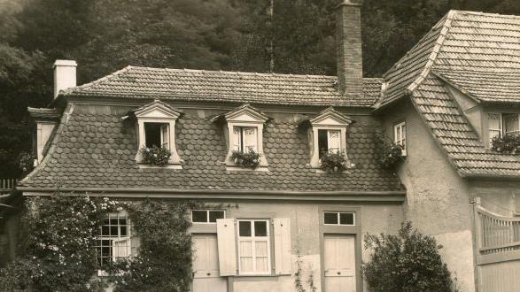 So sah der Wohnkomplex der Familie Ritter fr&uuml;her aus. Der rechte Teil ist inzwischen abgerissen; der linke j&uuml;ngst wiedererstanden.  Foto: Archiv Ritter