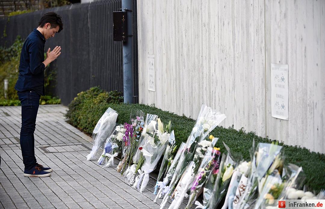 Weltweit gedenken Menschen den Opfer des Terrors von Paris