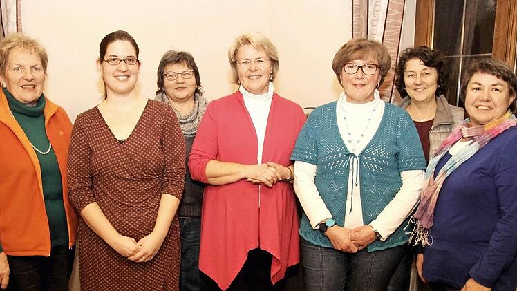 Der Vorstand des Chores mit (von links): Sabine Hußnetter, Sandra Haagen, Christa Hager, Hildegund Menzel, Barbara Müller, Maria Häfner und Doris Kratz  Foto: Richard Sänger