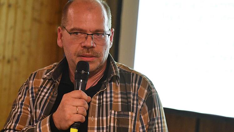 Jürgen Machulla wünscht sich ein Durchfahrtsverbot für den Lkw-Tarnsitverkehr. Foto: Ronald Rinklef