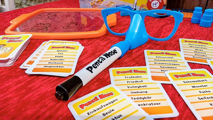 Pencil Nose im Test - das Partyspiel, bei dem die Nase zum Zeichenstift wird