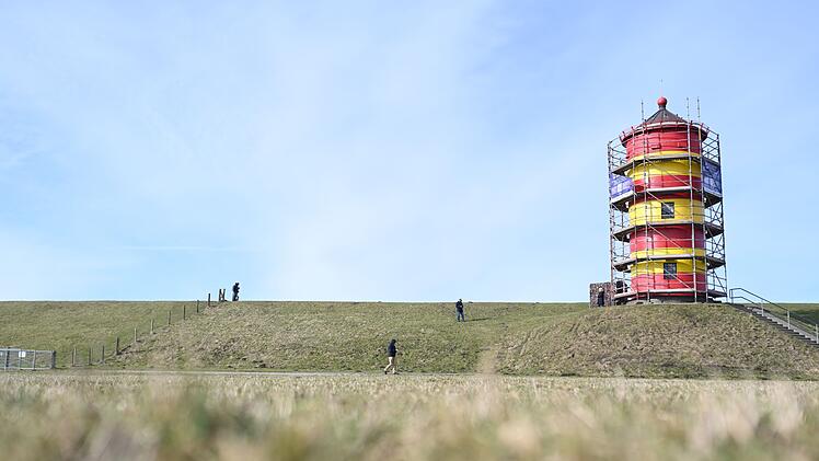 Pilsumer Leuchtturm bekommt Neuanstrich