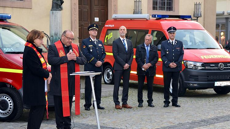 Drei Feuerwehrfahrzeuge erhielten den  kirchlichen Segen.  Foto: Peter Rauch