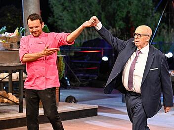 Ehre, wem Ehre geb&uuml;hrt. In einem hochemotionalen "Grill den Henssler Sommer-Special" wurde Reiner Calmund nach 18 Jahren in den Juroren-Ruhestand geschickt.