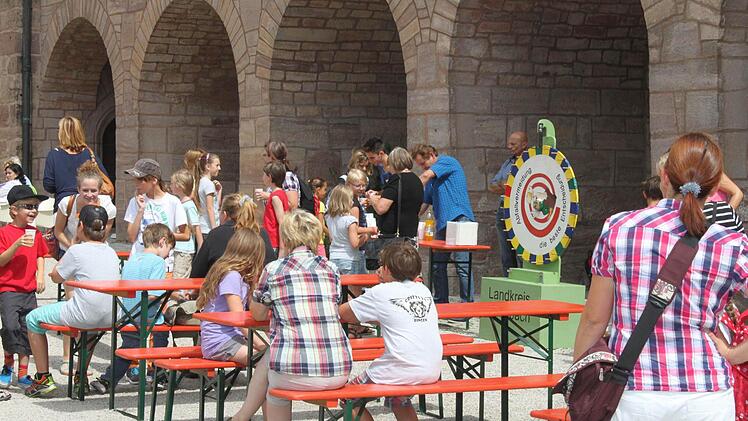 Viele Kinder kamen mit ihren Eltern, um gemeinsam mit dem OB auf Entdeckungstour zu gehen.