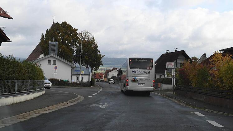 Die Köttmannsdorfer Ortsdurchfahrt ist eine Kreisstraße.Foto: Rinklef