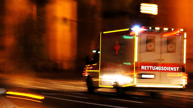 Krankenwagen, nachts, Rettungskräfte, Symbol