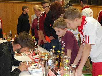 Autogrammstunde mit Außenverteidiger Marvin Plattenhardt