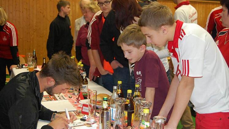 Autogrammstunde mit Außenverteidiger Marvin Plattenhardt