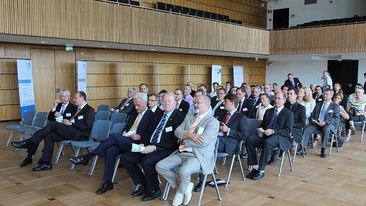 Weitere Reden im Audimax der Hochschule.