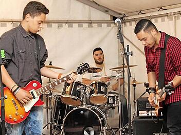 Die drei Scheidel-Brüder Justin, Julian und Jannick aus Höchstadt sind "J-Rock" und machen seit ihrer Kindheit Musik.  Foto: Johanna Blum