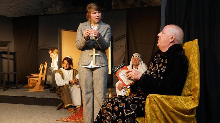 Liane Dietrich und Wolfgang Althoff in einer Szene aus der Ringparabel aus "Nathan der Weise"Foto: Arkadius Guzy