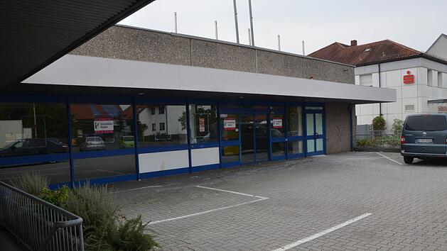 In den  ehemaligen  Ezo-Markt  kehrt neues Leben ein. Bernhard Panzer