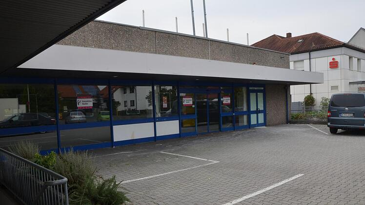 In den  ehemaligen  Ezo-Markt  kehrt neues Leben ein. Bernhard Panzer