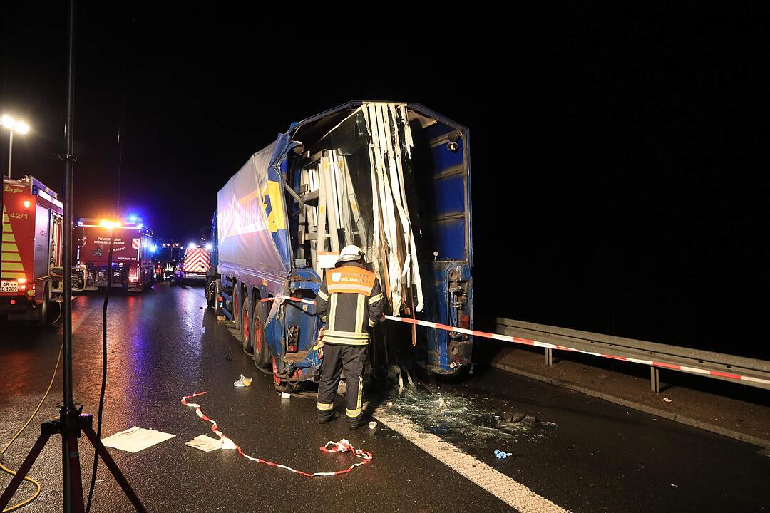 Schweres Busunglück auf A3 in Unterfranken: 18 Verletzte - ein Toter