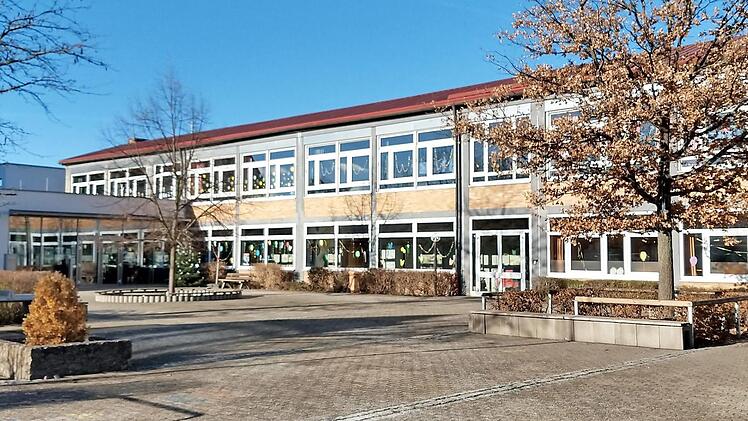 Wie geht es weiter mit der Schule in Zapfendorf? Die Standortfrage wird aktuell heiß diskutiert. Foto: Johannes Michel