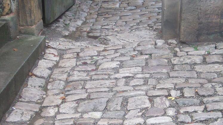 Stolperfallen vor der Alten Hofhaltung  Foto: Wolfgang Budde