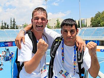 Die beiden Tennisspieler Christoph Weinzierl und Janis Jerke strahlten bei den "Special Olympics World Games" 2011 in Athen um die Wette. Im Juni 2023 finden die Spiele in Berlin statt - und der Landkreis Kulmbach könnte für vier Tage Gastgeber für eines der 170 Nationalteams sein.