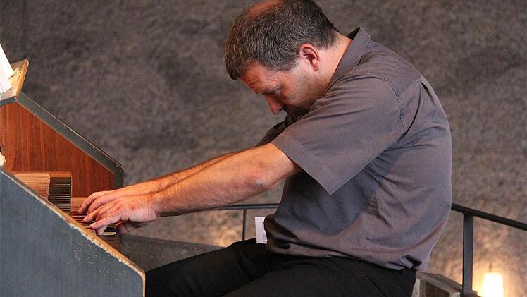 Dekanatskantor Mark Genzel.