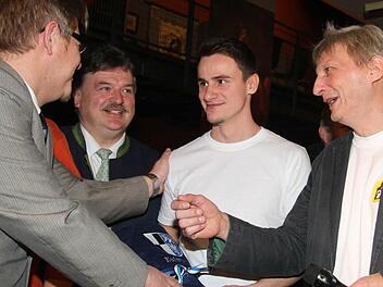 Glückwünsche für den Sieger gab's von Drittem Bürgermeister Frank Wilzok, Landrat Klaus Peter Söllner und dem Obermeister der Kulmbacher Bäcker-Innung, Ralf Groß. Fotos: Sonja Adam