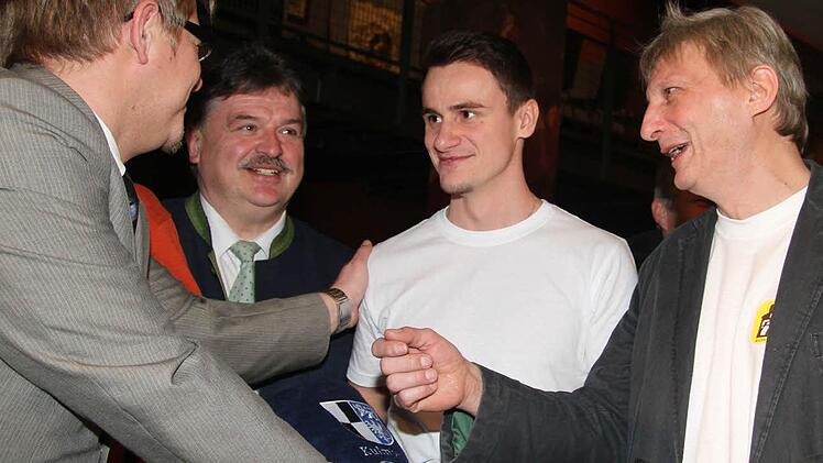 Glückwünsche für den Sieger gab's von Drittem Bürgermeister Frank Wilzok, Landrat Klaus Peter Söllner und dem Obermeister der Kulmbacher Bäcker-Innung, Ralf Groß. Fotos: Sonja Adam