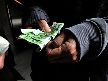 M&auml;nner verkaufen Plagiate in der N&uuml;rnberger Innenstadt - mit diesen "Kunden" haben sie nicht gerechnet