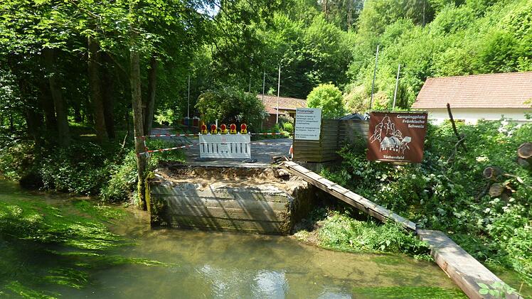 Die Brücke über die Püttlach beim Campingplatz wurde abgerissen. Foto: Thomas Weichert