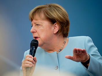 Angela Merkel tief getroffen von Wahlerfolg der AfD Angela Merkel tief getroffen von Wahlerfolg der AfD
