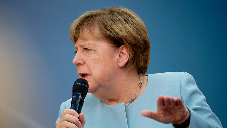 Angela Merkel tief getroffen von Wahlerfolg der AfD