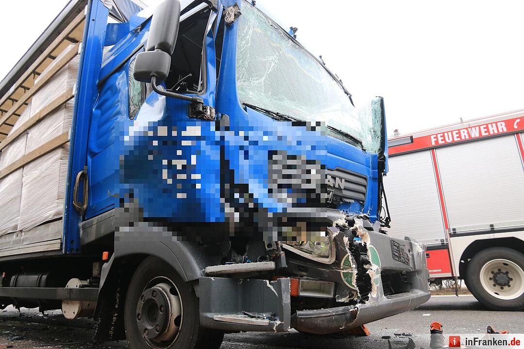 Unfall mit drei Lkw auf A3 bei Höchstadt