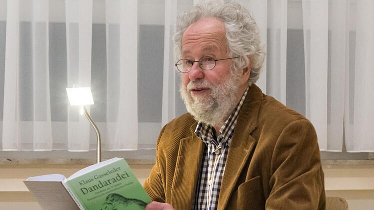 Klaus Gasseleder bei der Autorenlesung in Ramsthal- auf fränkisch. Björn Hein