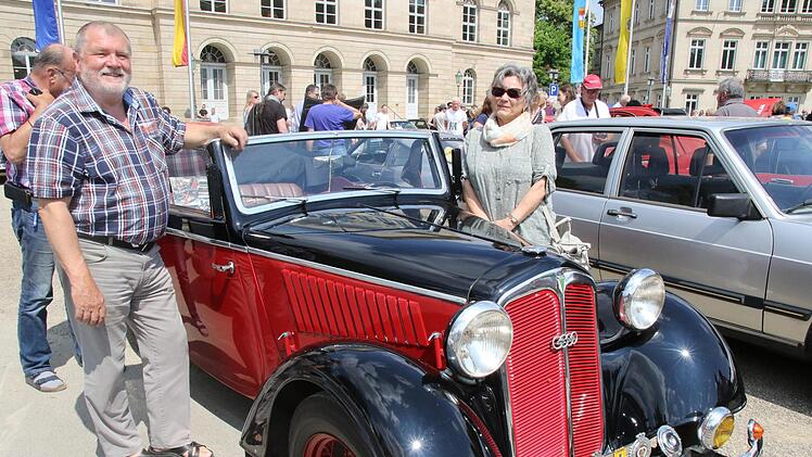 Impressionen vom 15. Coburger Old- und Youngtimertreffen auf dem Schlossplatz.Foto: Wolfgang Desombre