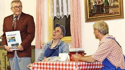 Der Schwank in drei Akten gab zum Lachen Anlass.